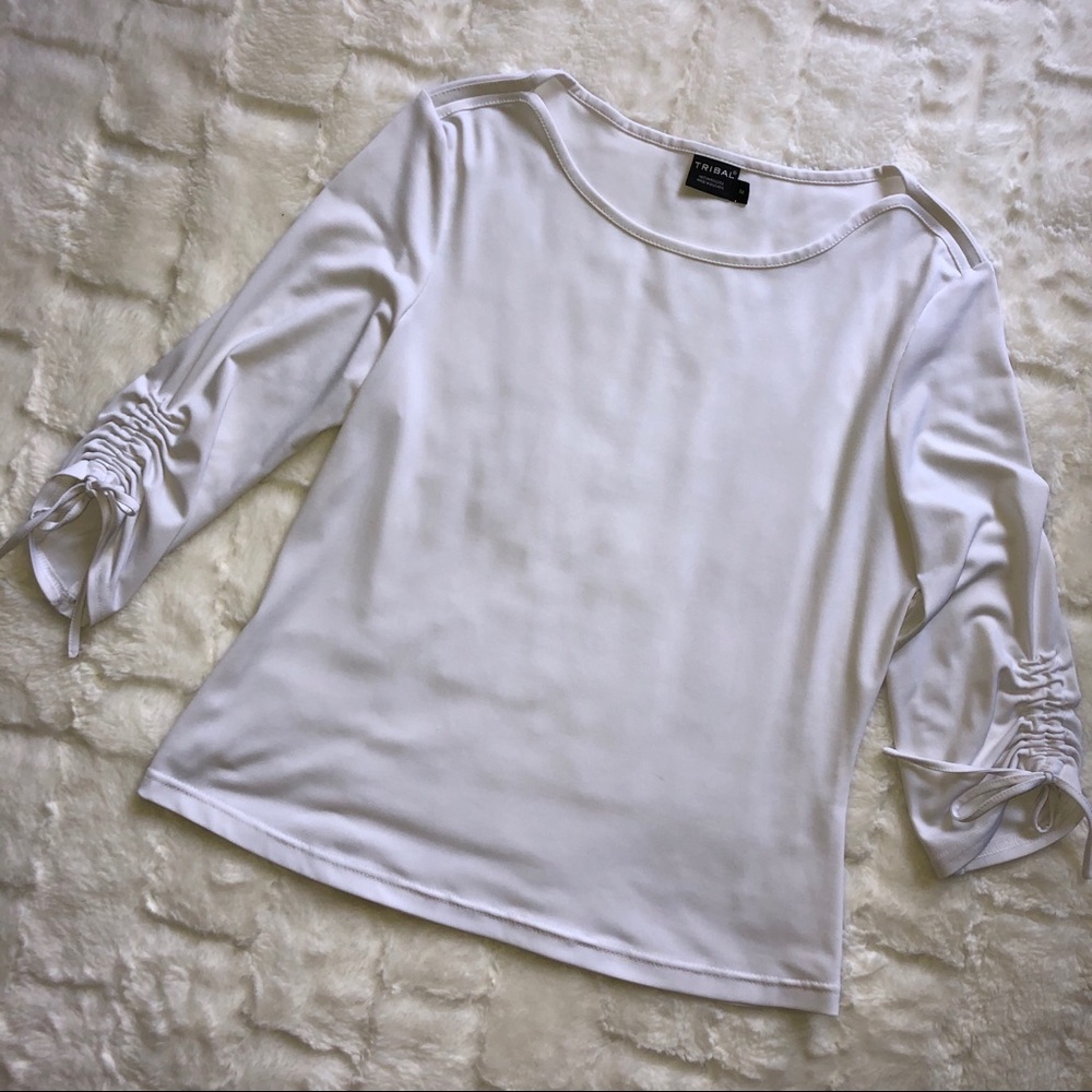 Women’s white top size M